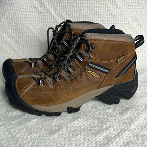 Keen women’s targhee mid-height waterproof hiking boots size 10